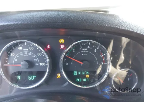 2011 Jeep Wrangler Unlimited Sport z USA, uszkodzony, nr VIN 1J4HA3H14BL510197